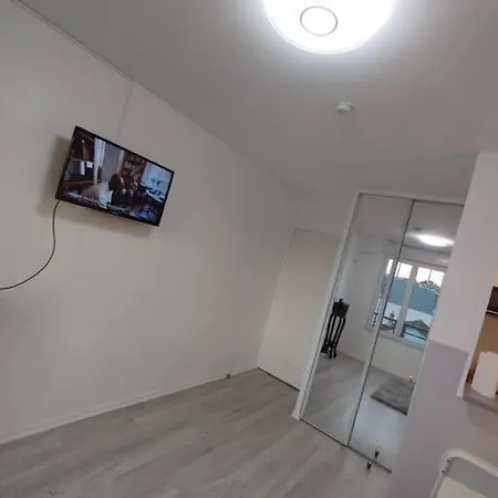 Centre Equipe Wifi, 7minutes A Pieds Gare Avec Rer B , Orlyval *