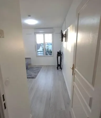 Centre Equipe Wifi, 7minutes A Pieds Gare Avec Rer B , Orlyval Apartment *